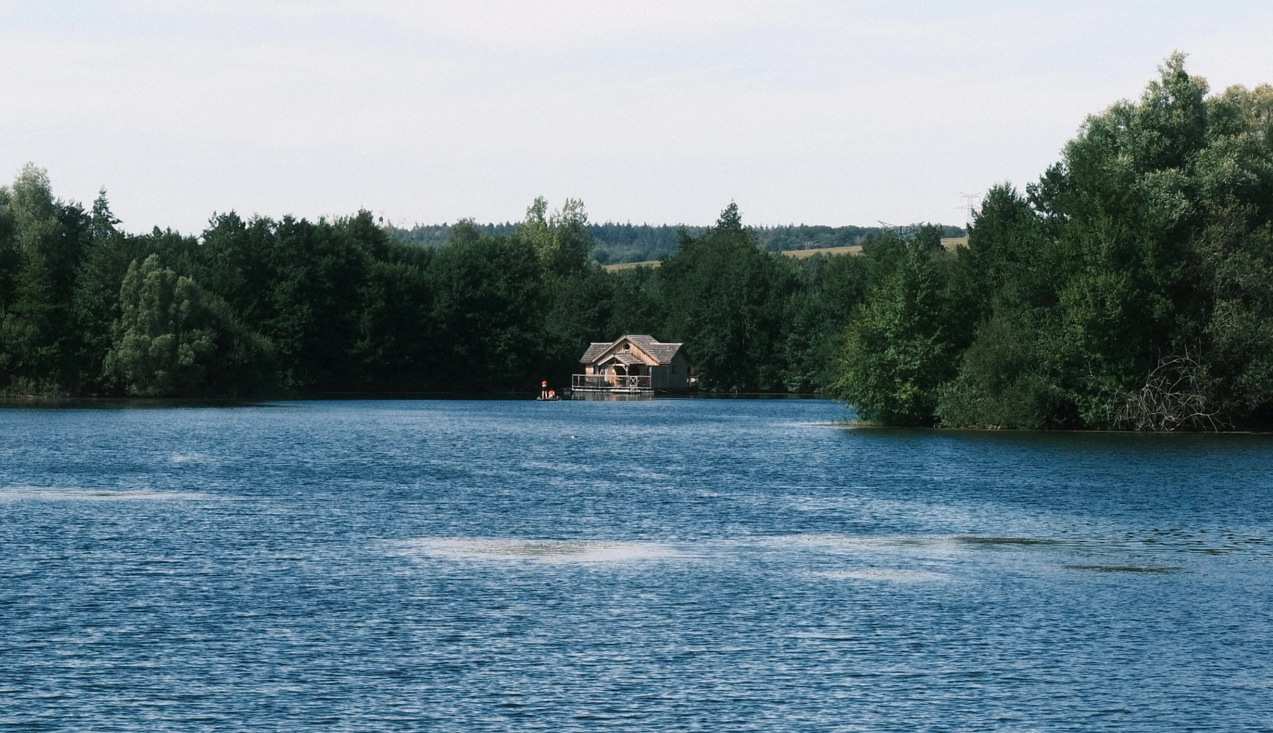 Photo 2/6 — Cabane sur l'eau « Cabane sur l’eau LieuDieu à Beauchamps » à Beauchamps Somme
