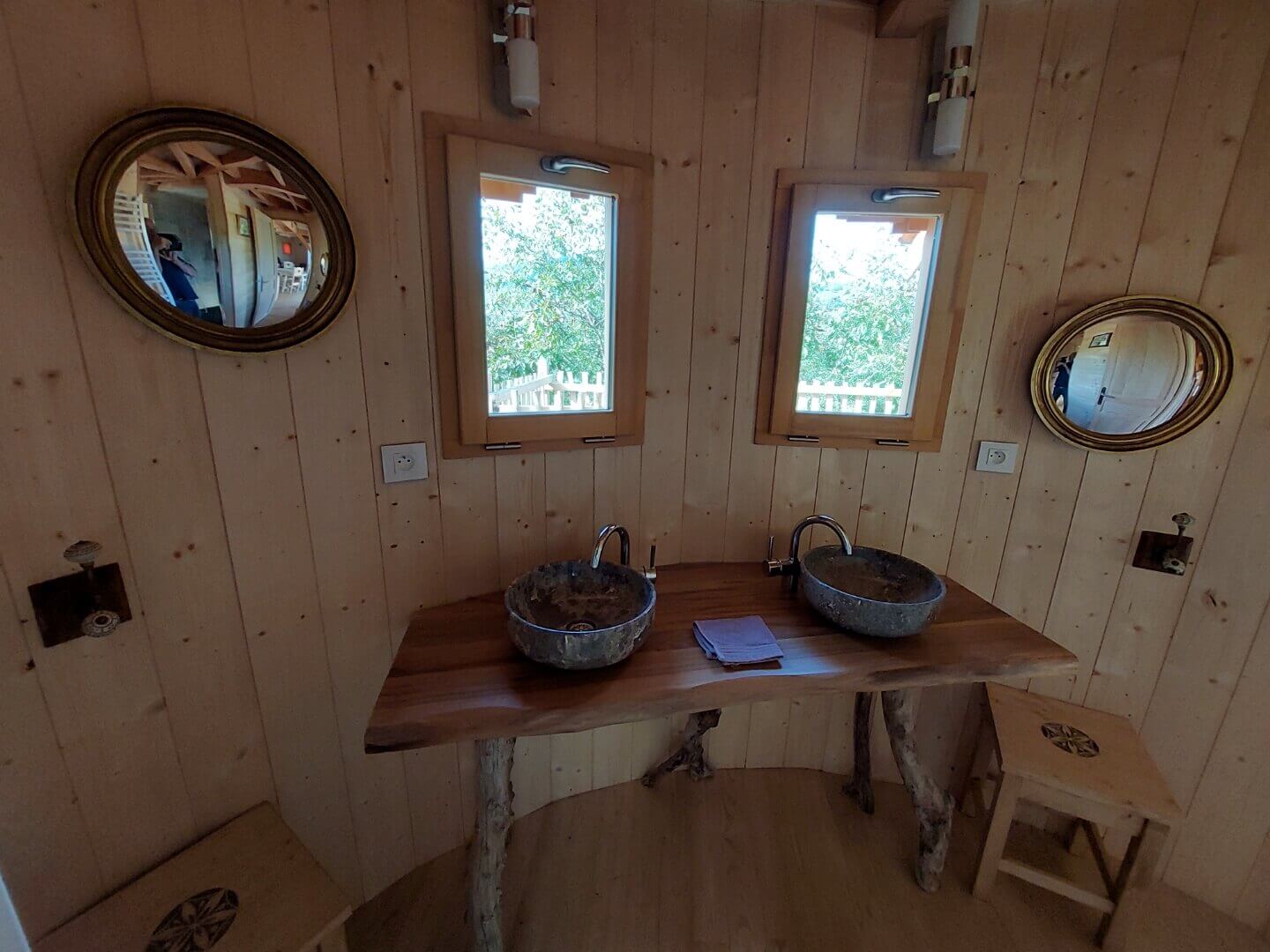 Photo 7/8 — Château « Cabane Médiévale Vercornoix à Saint-Jean-en-Royans » à Saint-Jean-en-Royans Drôme