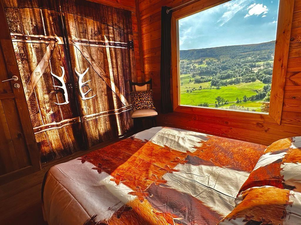 Photo 3/10 — Cabane « Cabane spa des Milvus à Cheylade » à Cheylade Cantal
