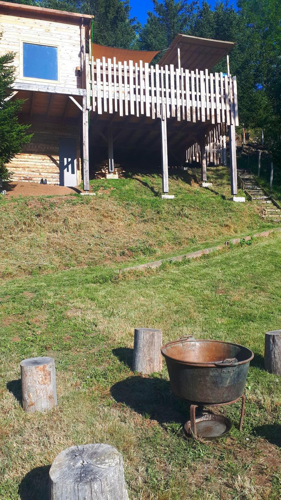 Photo 8/10 — Cabane « Cabane spa des Milvus à Cheylade » à Cheylade Cantal
