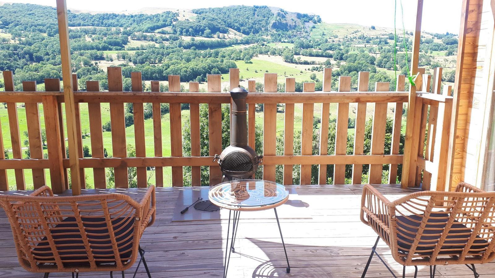 Photo 10/10 — Cabane « Cabane spa des Milvus à Cheylade » à Cheylade Cantal
